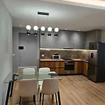 Miku Apartment-modern 2bedroom In Prime Location *