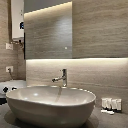 Miku Apartment-modern 2bedroom In Prime Location * טיראנה